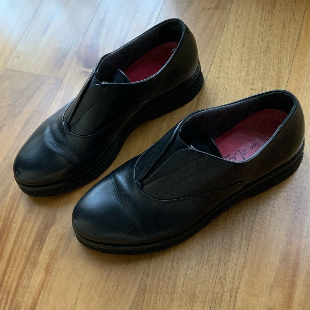 Pas de Rouge classic black leather loafers size 6 Pas de Rouge loafers